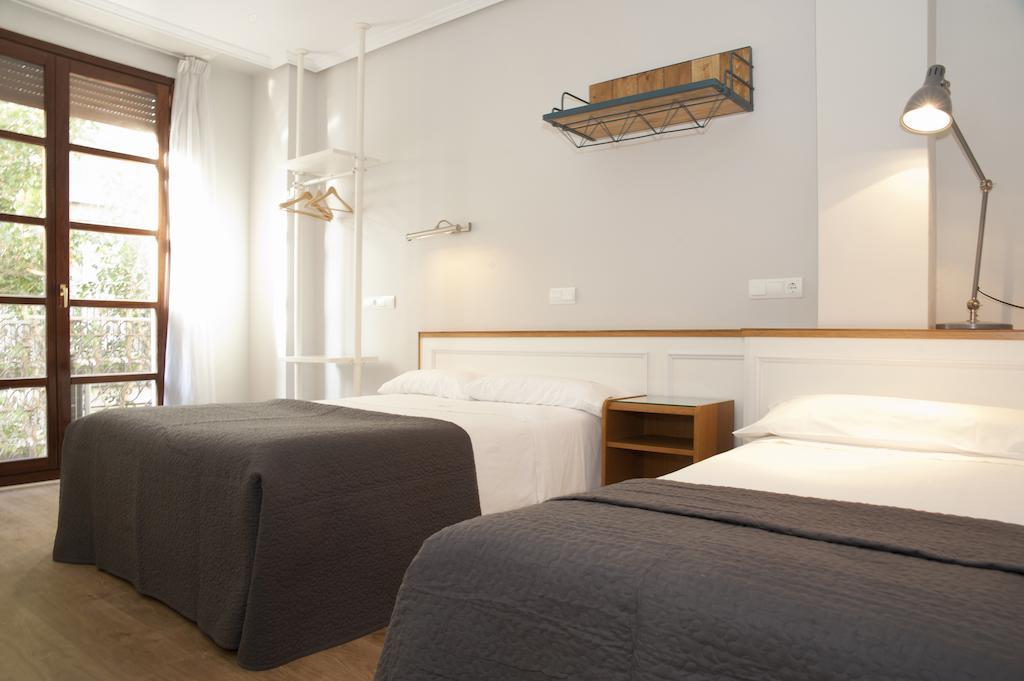 Apartamentos Sabinas Don Jaime Saragossa Zimmer foto